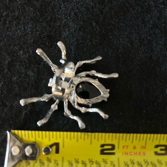 Elegant Black Gem Spider Ring - Picture 3 of 10